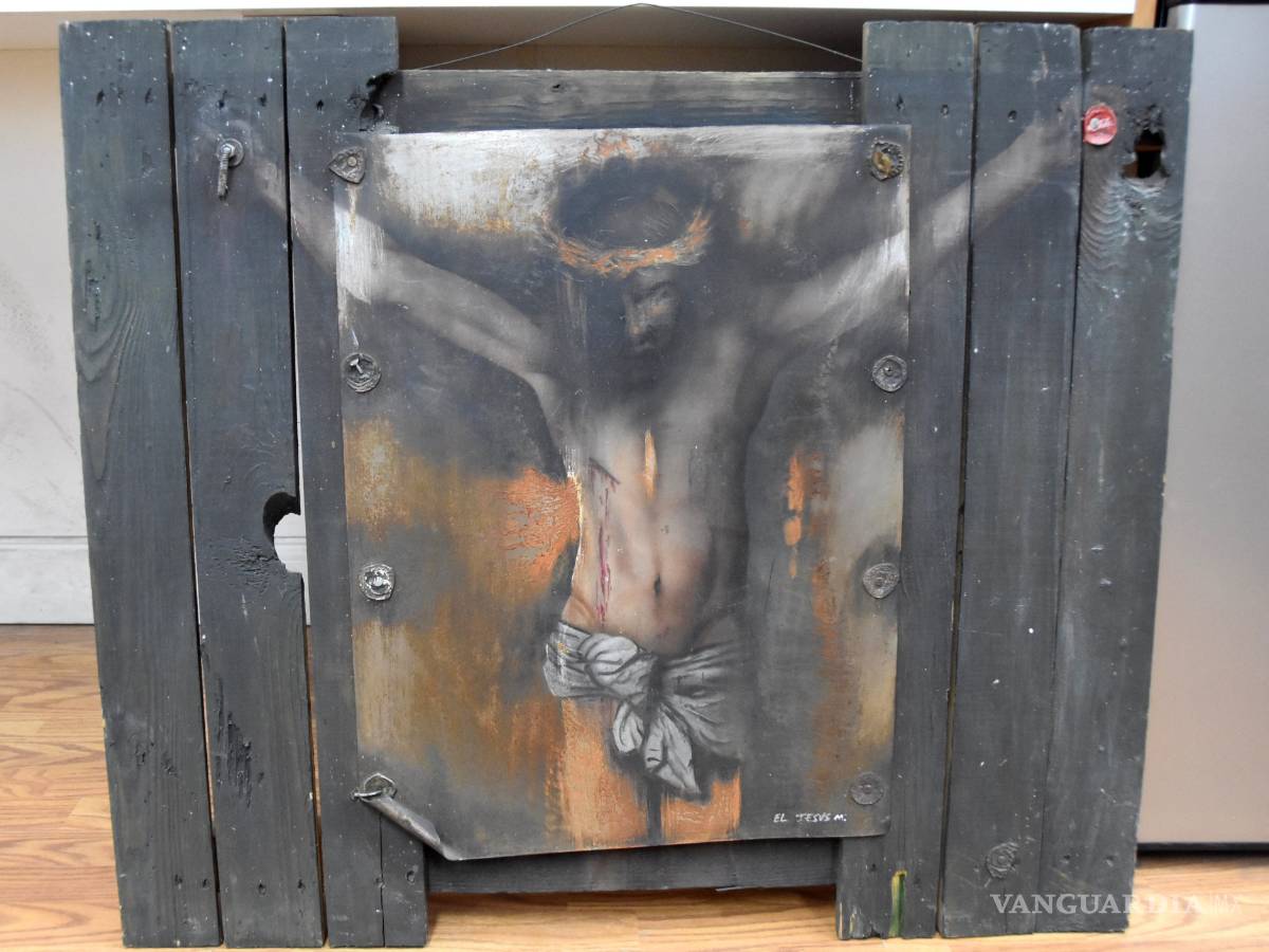 $!Jesús Molina, un pintor mexicano que “resucita” a los difuntos en su taller automotriz