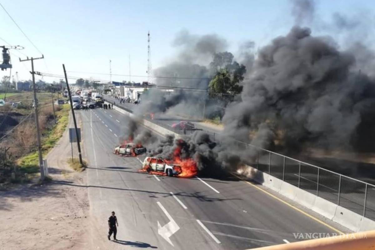 Huachicoleros incendiaron autos en vialidades por operativo de la Marina en Guanajuato, el bastión del "El Marro"