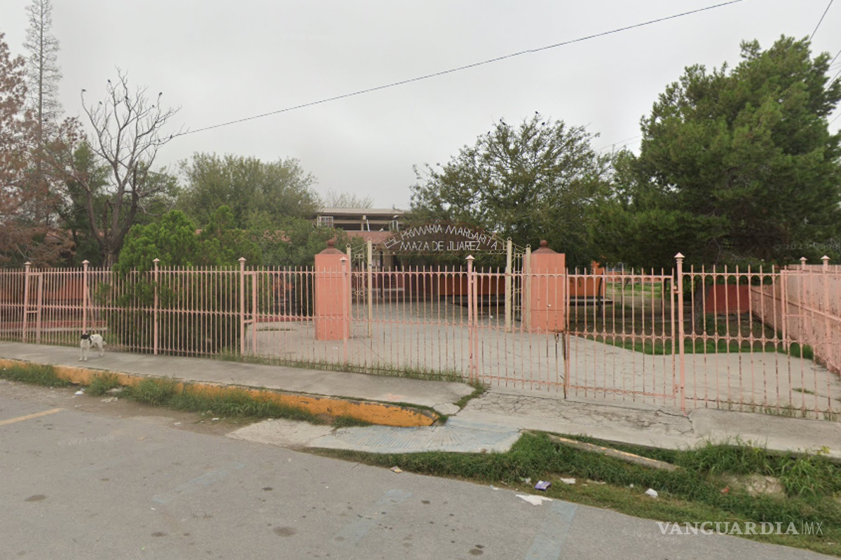 Bloquean madres de familia escuela por presunta agresión en Frontera; director bajo investigación