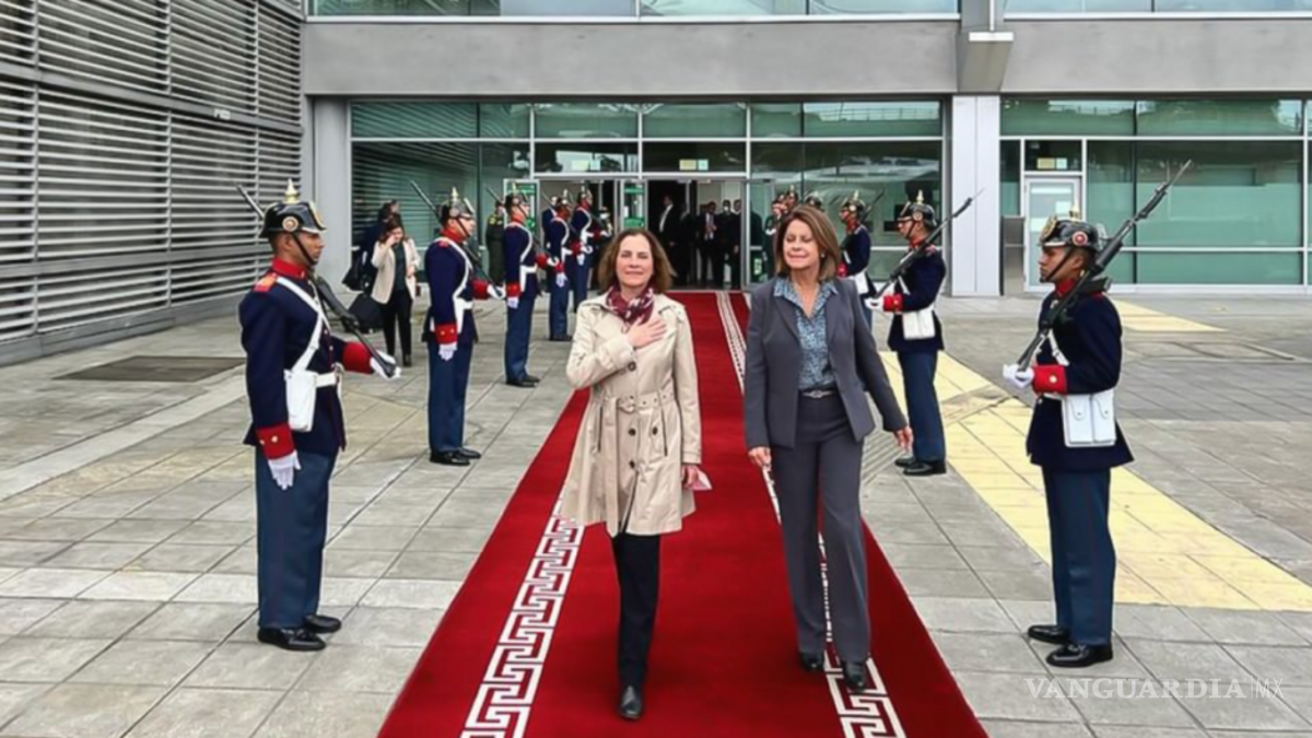 $!Beatriz Gutiérrez Müller y Ebrard acuden a investidura de Petro en representación de AMLO