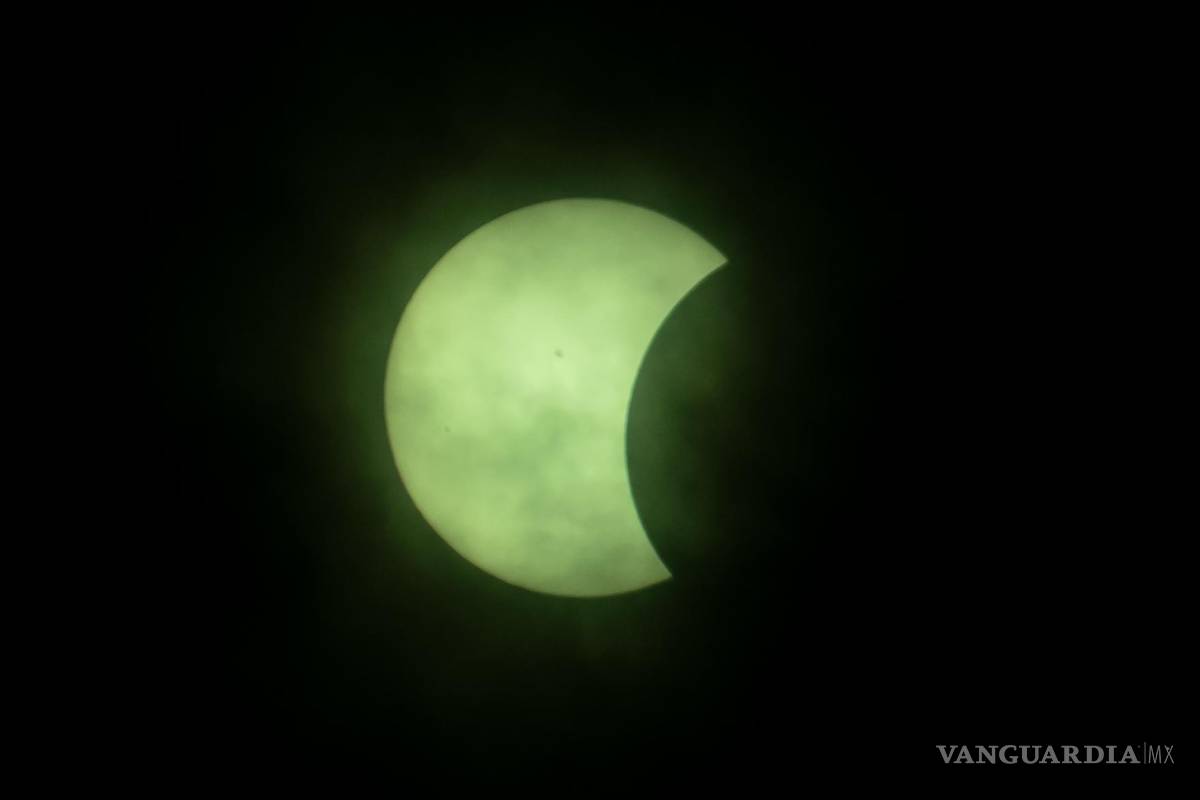Así cautiva, maravilla y asombra el eclipse solar desde Mazatlán hasta la isla de Terranova (fotos)