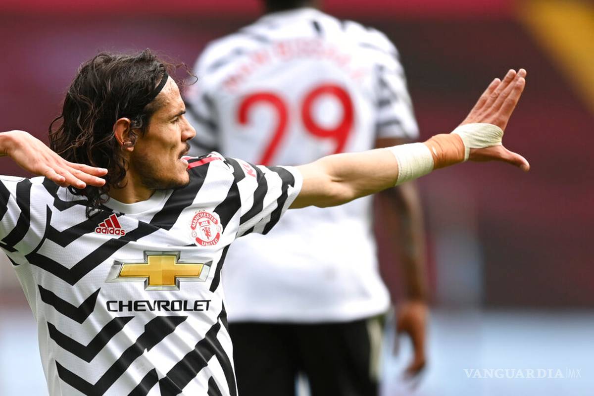 Manchester United derrota al Aston Villa y retrasa título del City