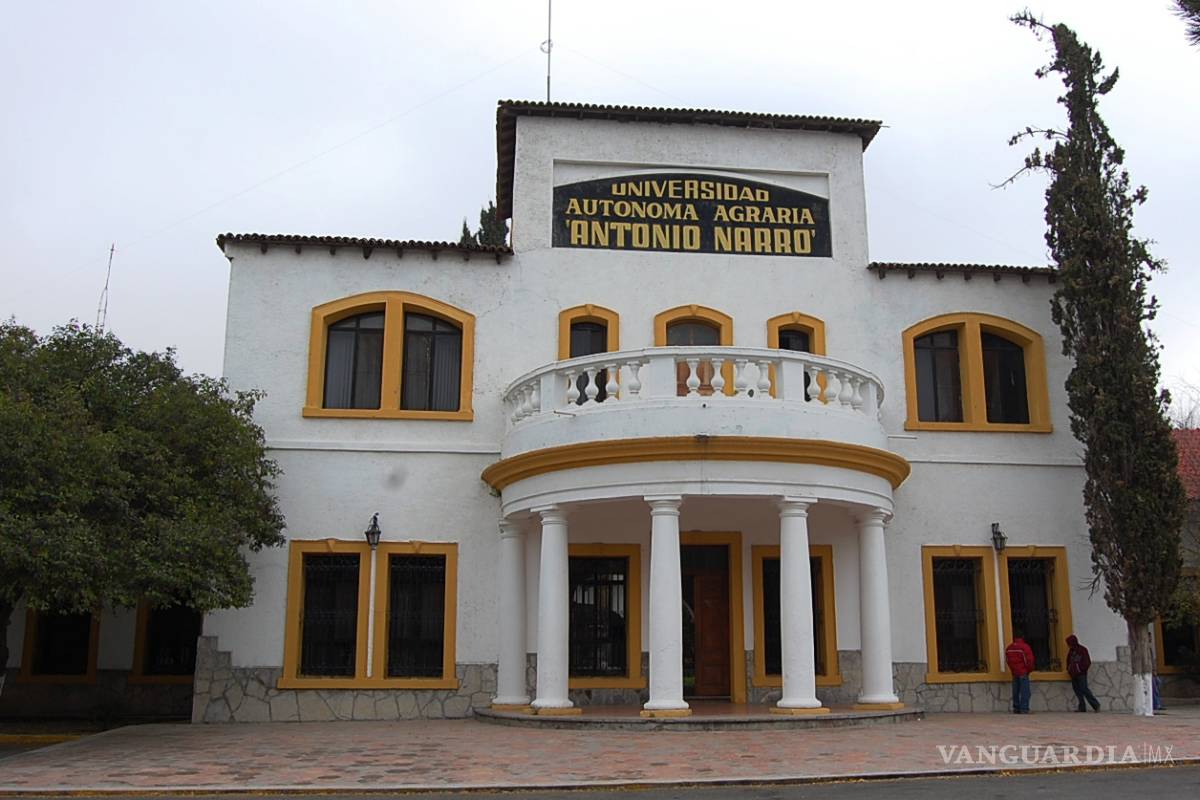 Cerca Congreso Nacional de egresados de la Narro
