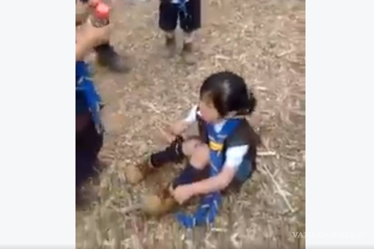 Crea revuelo en redes sociales #LadyBullying: líder de exploradores que agrede a niña scout