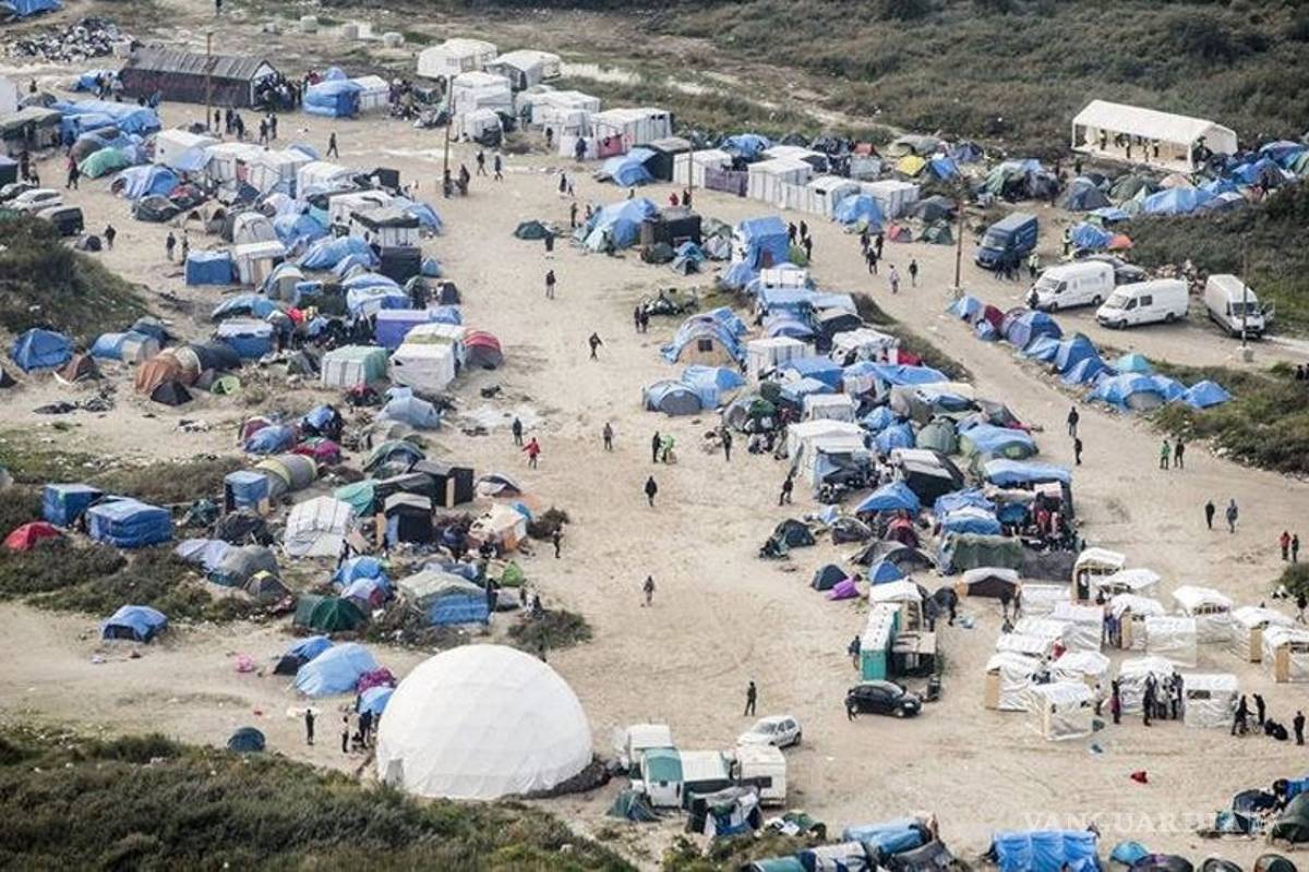 Francia desmantela campo de refugiados de Calais
