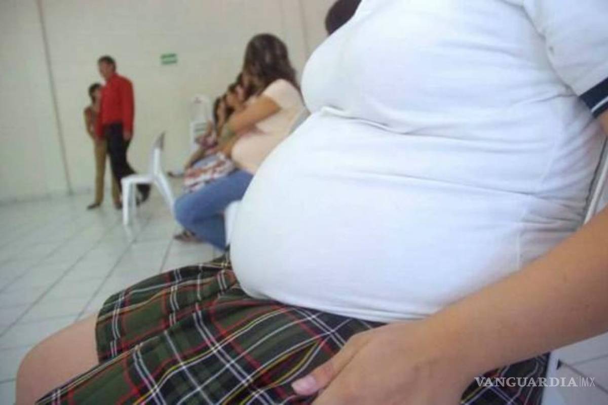 Sin oportunidades y por 'buscar el amor', causas del embarazo adolescente en México