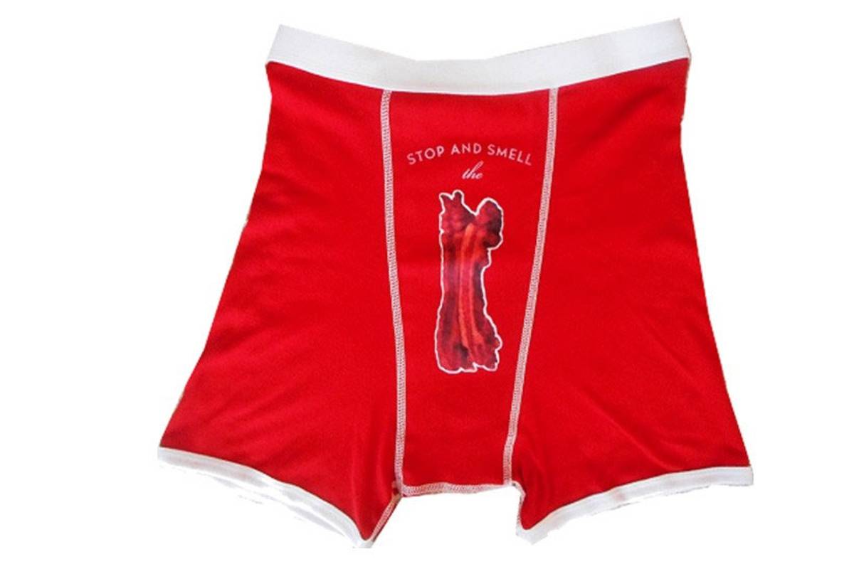 Lanzan a la venta ropa interior con olor a tocino