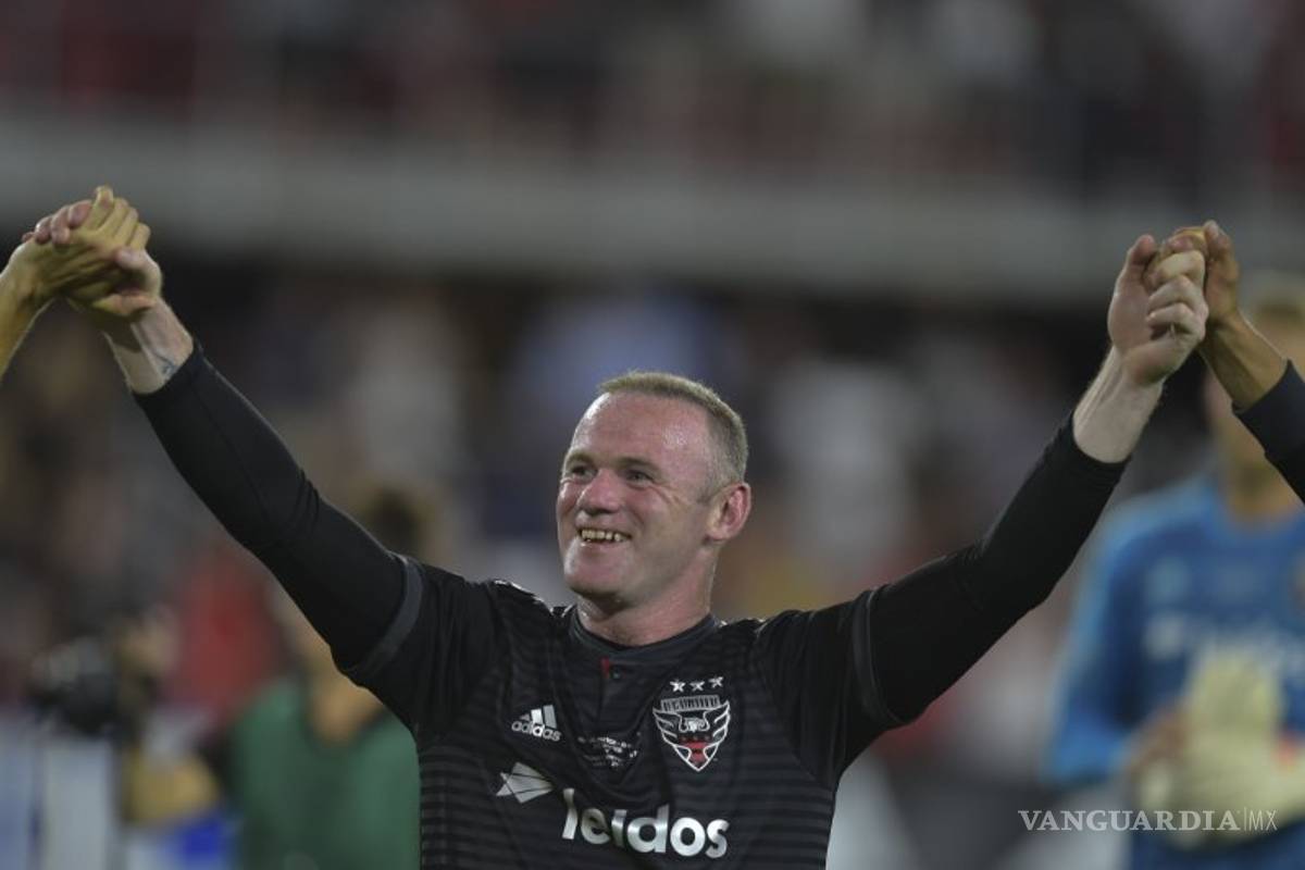 En el minuto 95, Rooney evita gol sin arquero, asiste y su equipo gana el juego