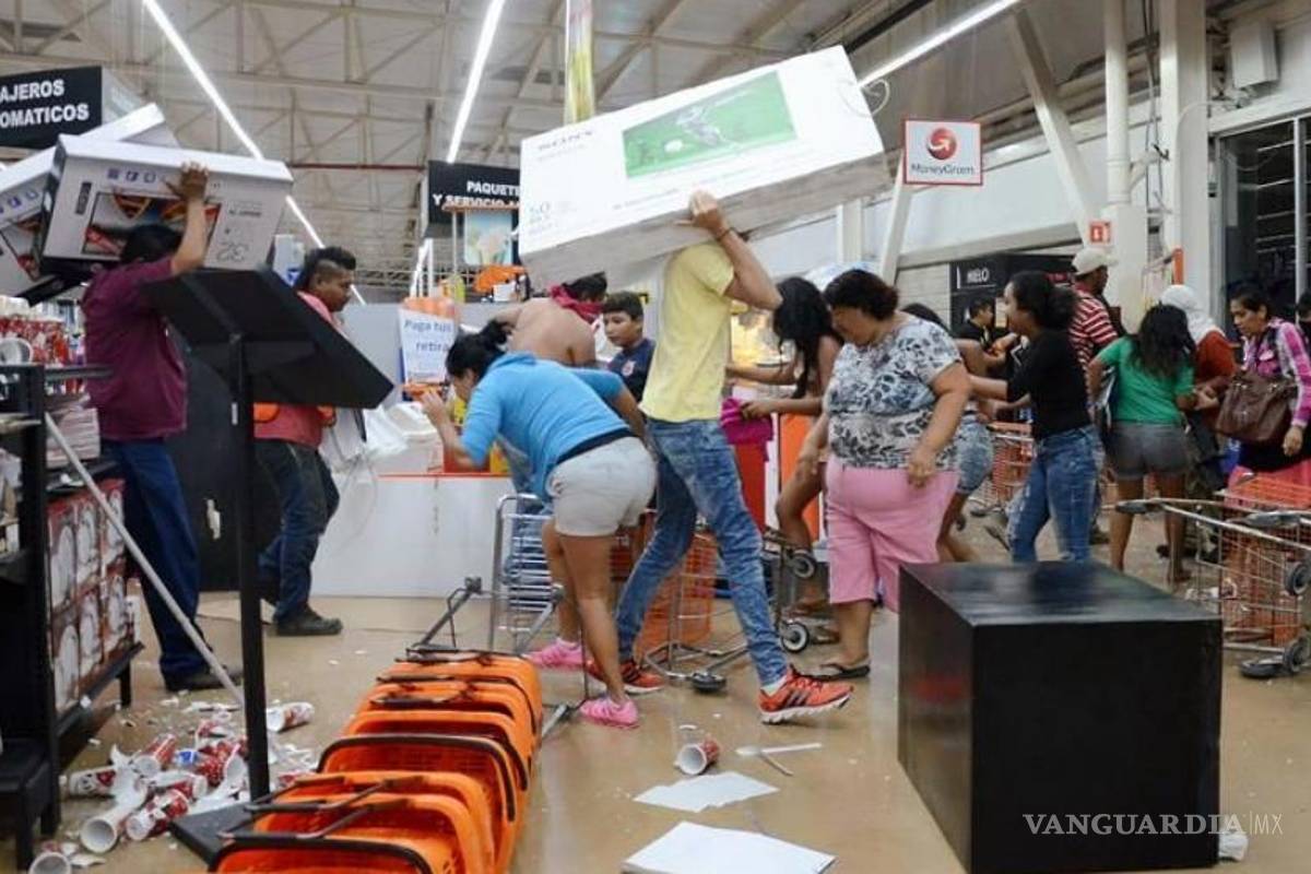 $!Saqueos y caos por 'megagasolinazo' aleja a los Reyes Magos