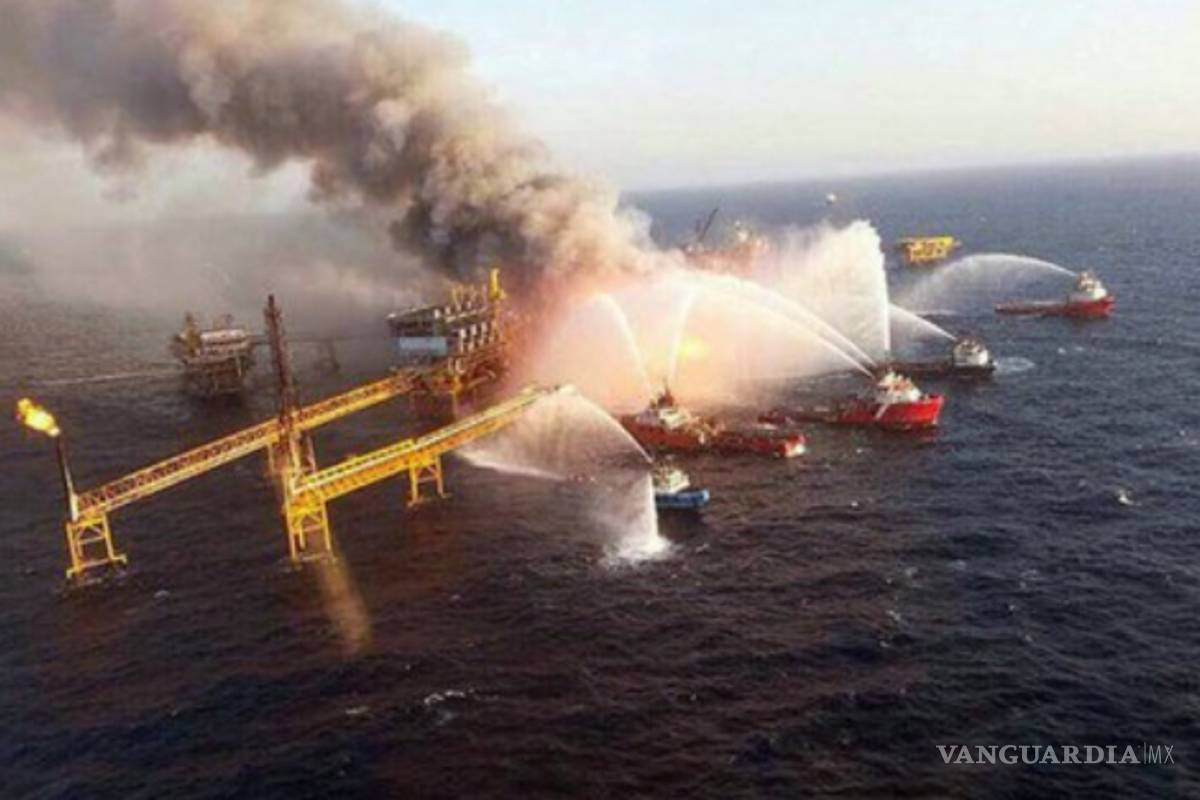 Pemex tiene 6 meses para informar causa de incendio en ducto marino de Campeche