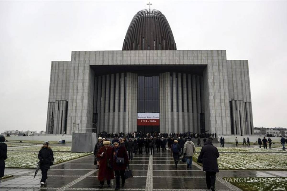Varsovia inaugura una iglesia descomunal tras dos siglos de espera