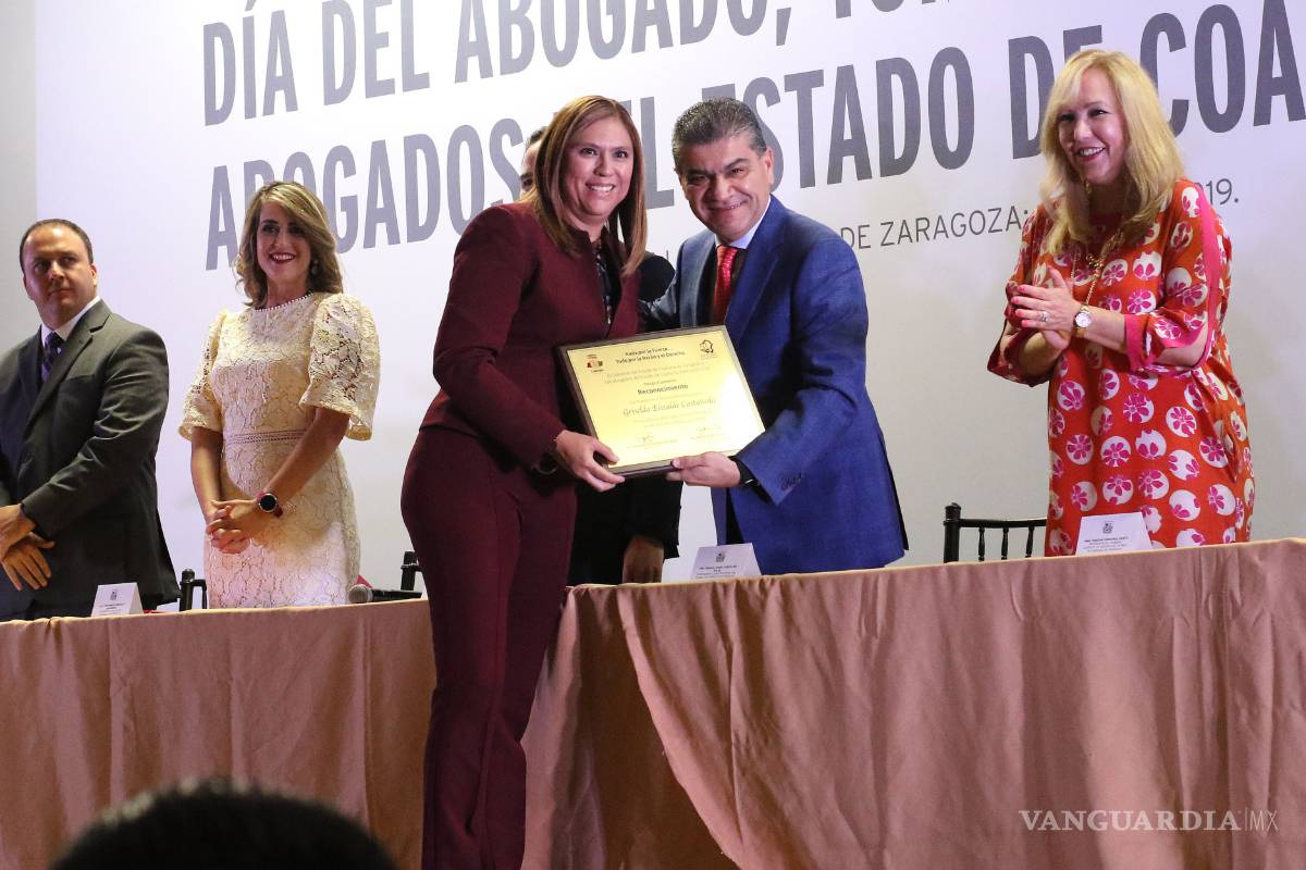 Destaca Gobernador labor de abogados en Coahuila