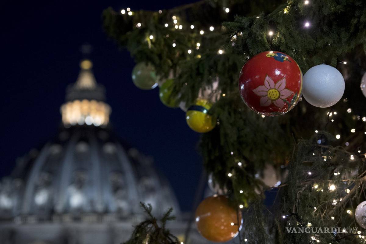 Inauguran el árbol de Navidad en El Vaticano