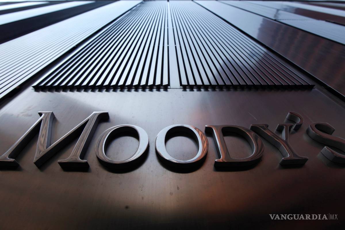 Menores ingresos generarán déficit fiscal elevado en México: Moody's