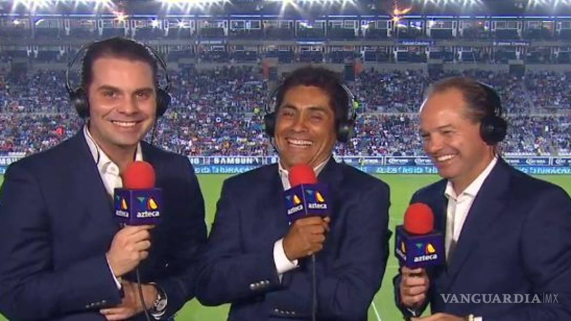 En plena transmisión del juego del Tri, comentaristas de TV Azteca sacan el ventilador