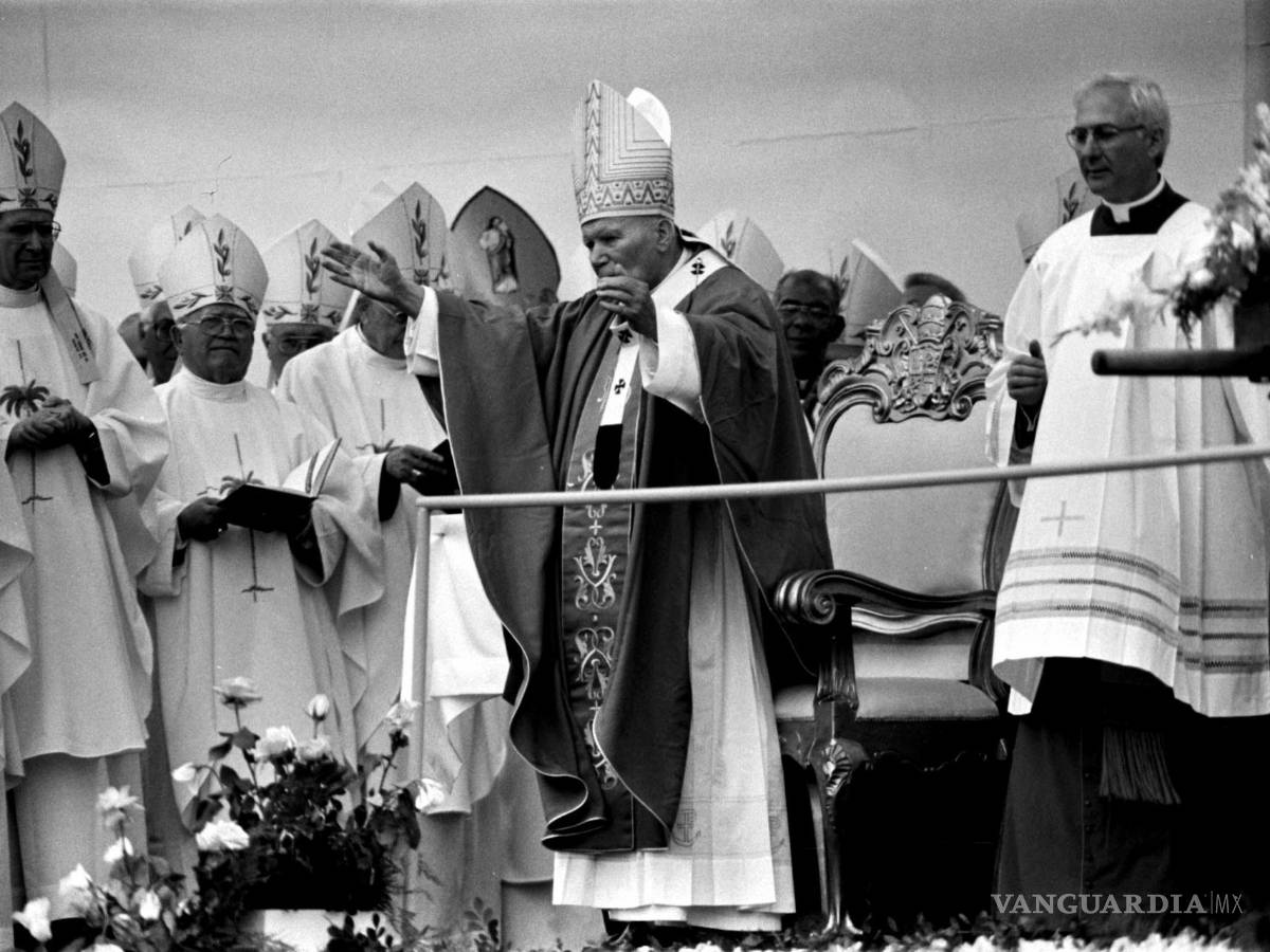$!Así celebran el centenario del nacimiento de Juan Pablo II en tiempos del coronavirus (fotos)
