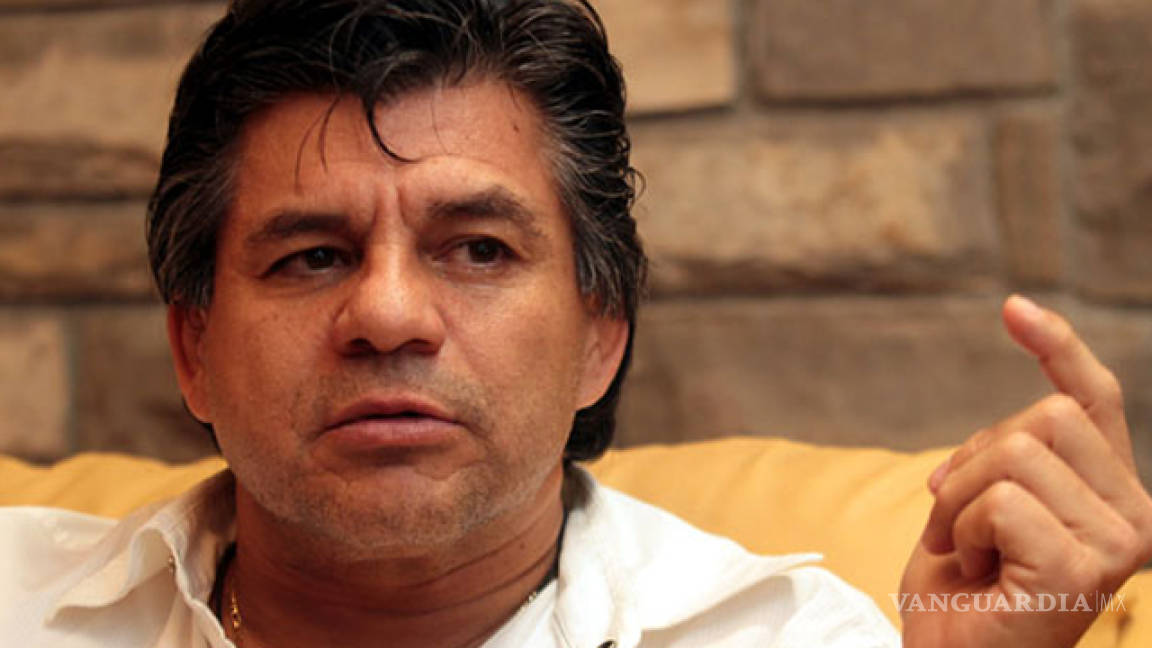 Andrés Puentes alaba a Juan Gabriel pero despotrica contra Alberto Aguilera