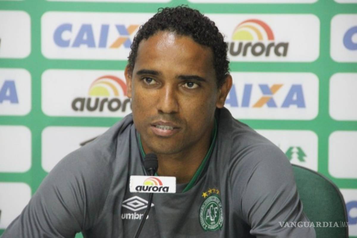 Jugadores de Chapecoense que no viajaron se juntan a esperar noticias