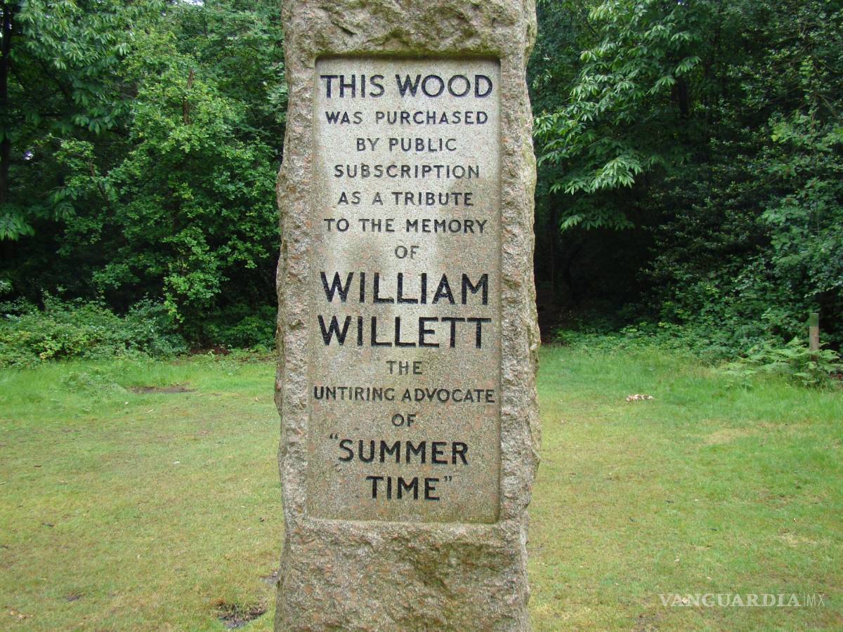 $!100 años cambiando la hora