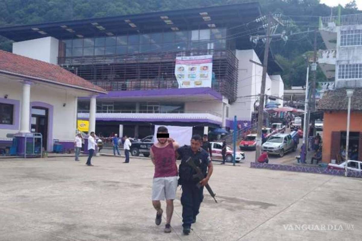 Sorprenden con droga a hijo de funcionaria de Veracruz, ella renuncia