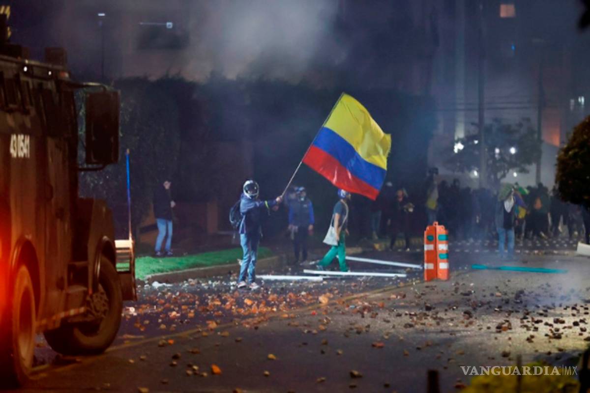 Iván Duque solicita apoyo militar para frenar protestas en Colombia contra la reforma fiscal