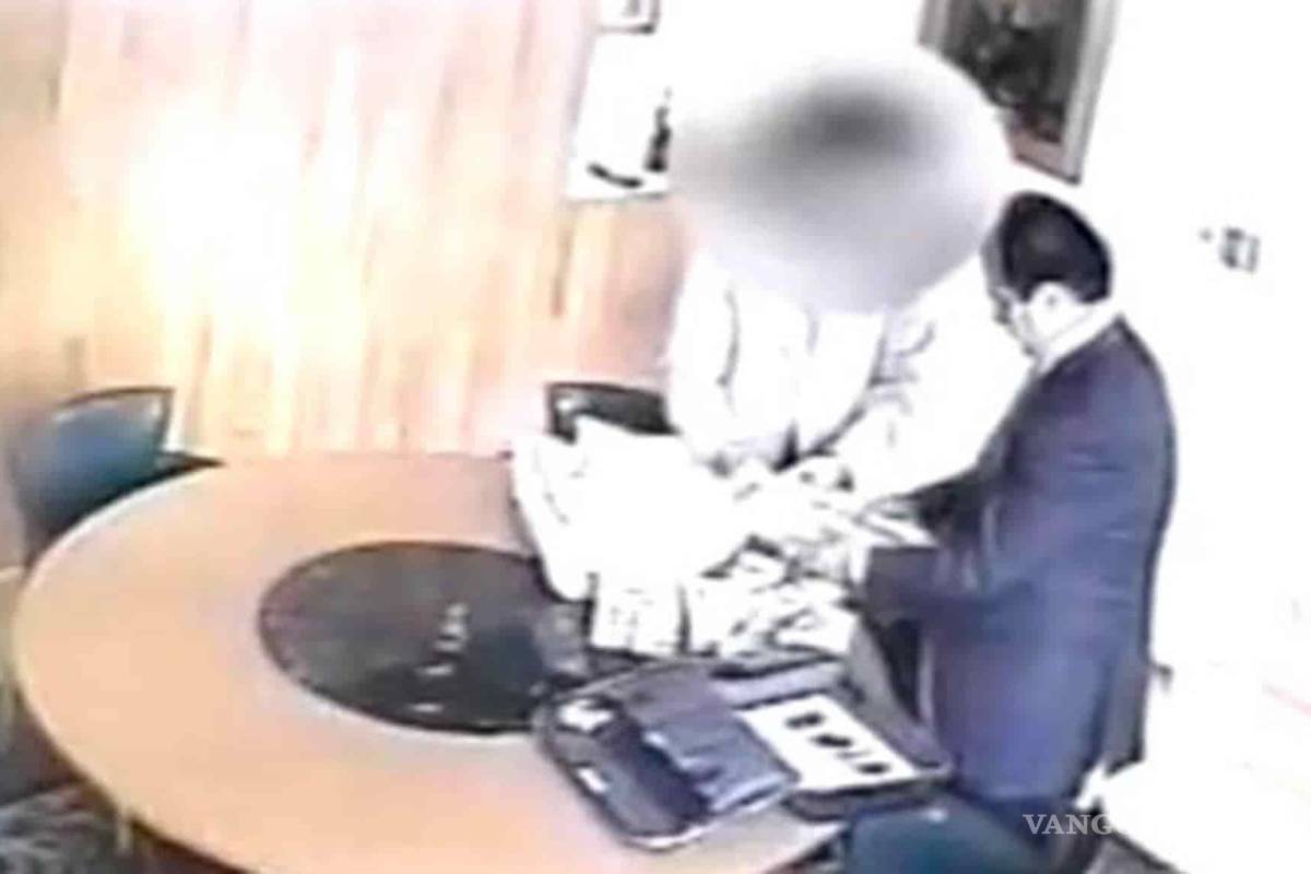 'El señor de las ligas'... así fueron los videoescándalos durante la jefatura de gobierno de AMLO en 2004 (videos)