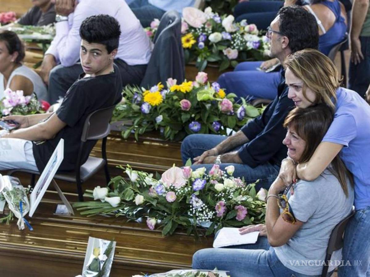 $!Entre lágrimas, Italia despide a las víctimas del terremoto