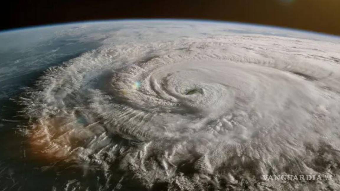 Ciclones amenazan a México... Perturbaciones 94-E y 95-E podrían convertirse en tormentas Lester y Madeline; golpearán a estos estados