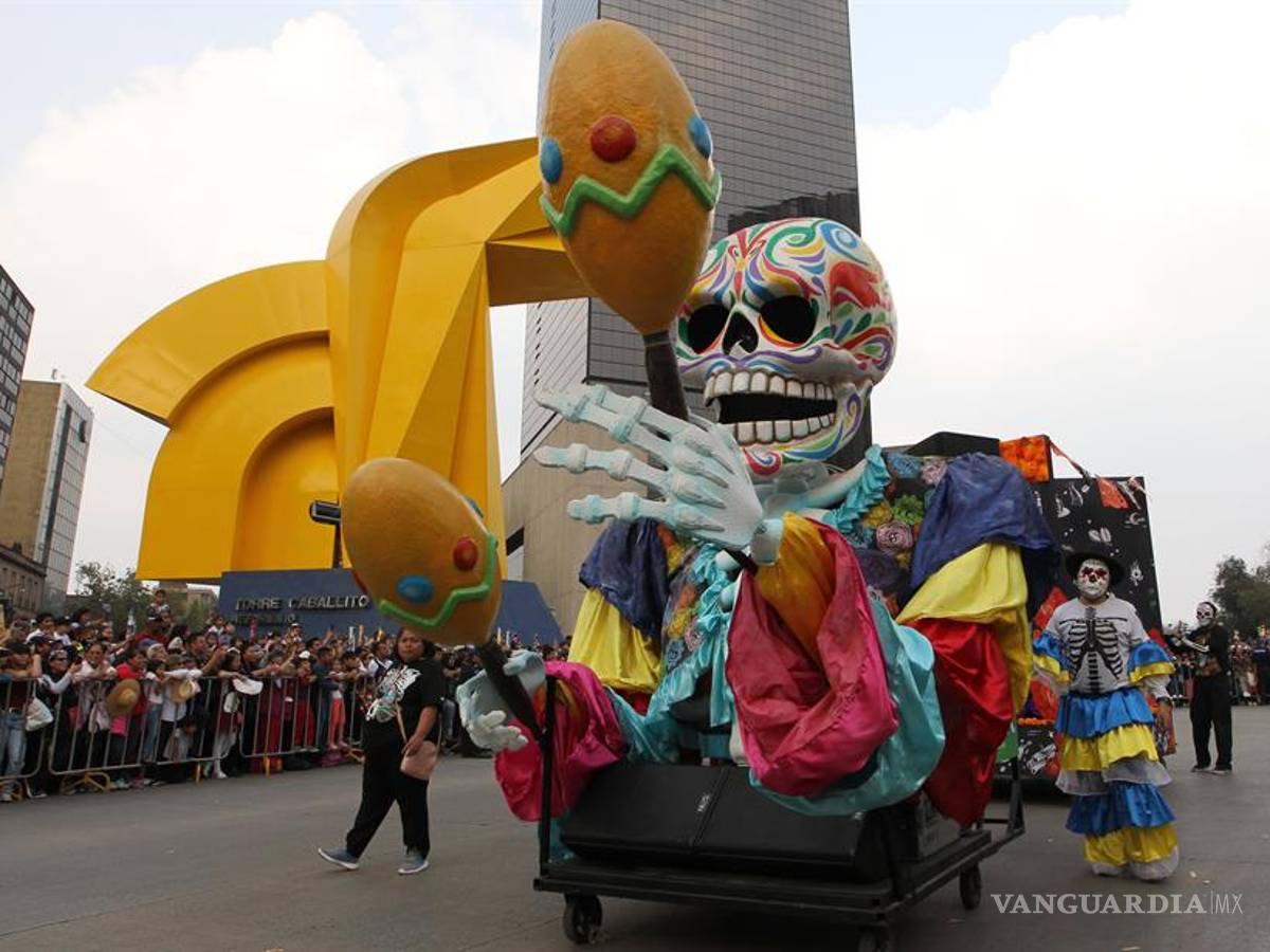 $!Los muertos toman calles de la Ciudad de México en un macrodesfile (fotos)