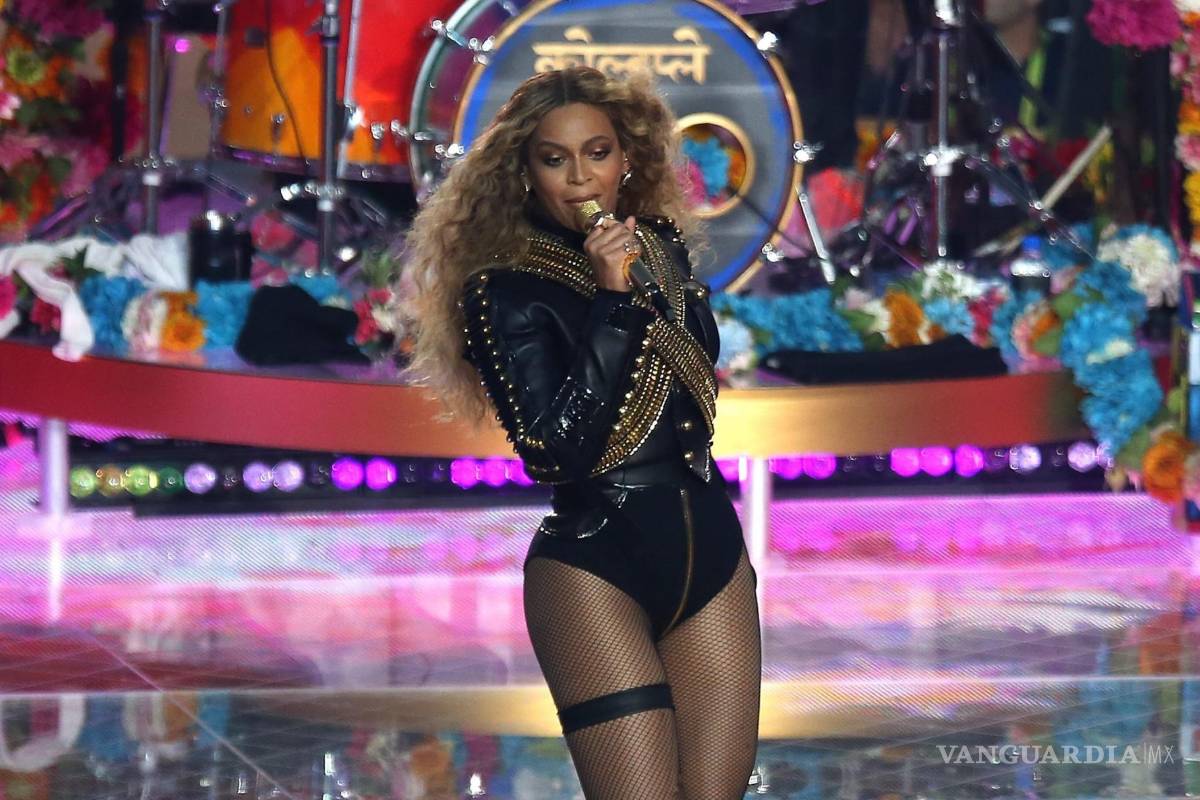 $!Beyoncé durante su actuación del intermedio del Super Bowl de 2016, en Santa Clara, California). EFE/EPA/Mónica M. Davey