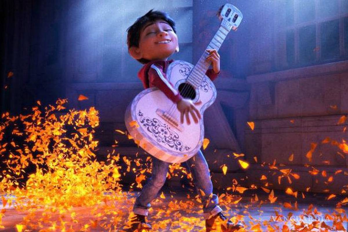 Reconocen a creador de la guitarra de Coco