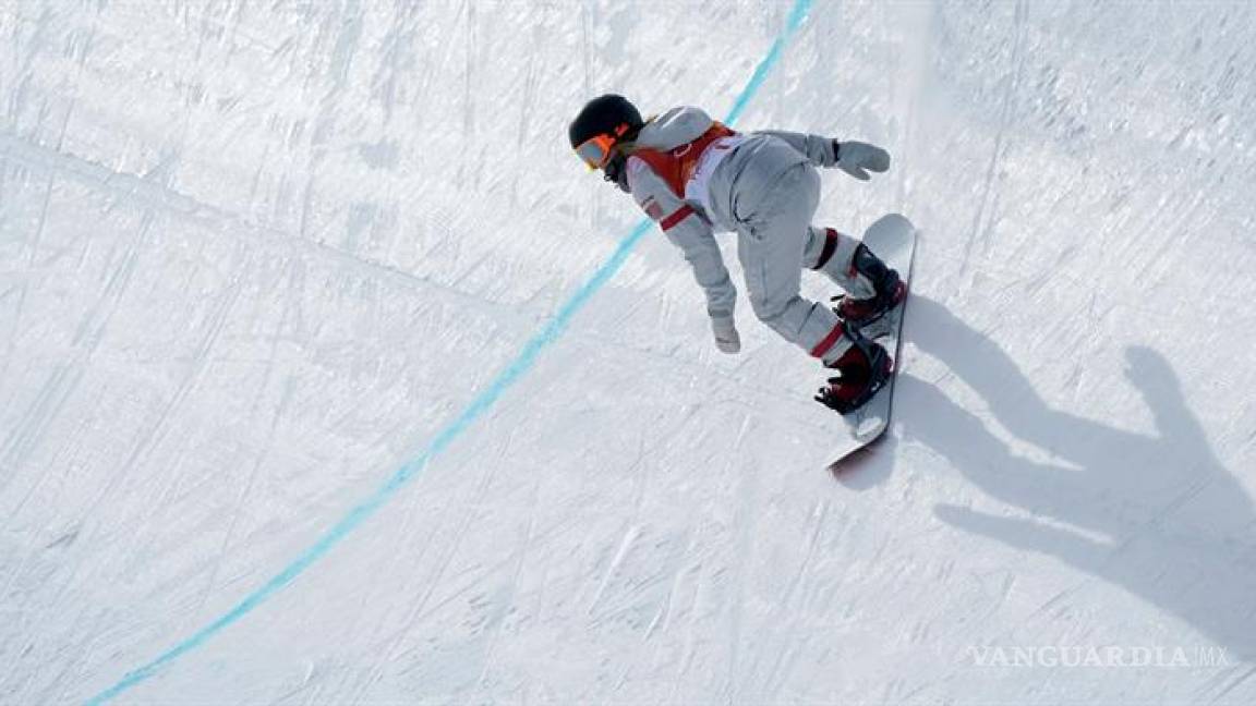 $!Patinadora pide helado...¡en plena competencia!