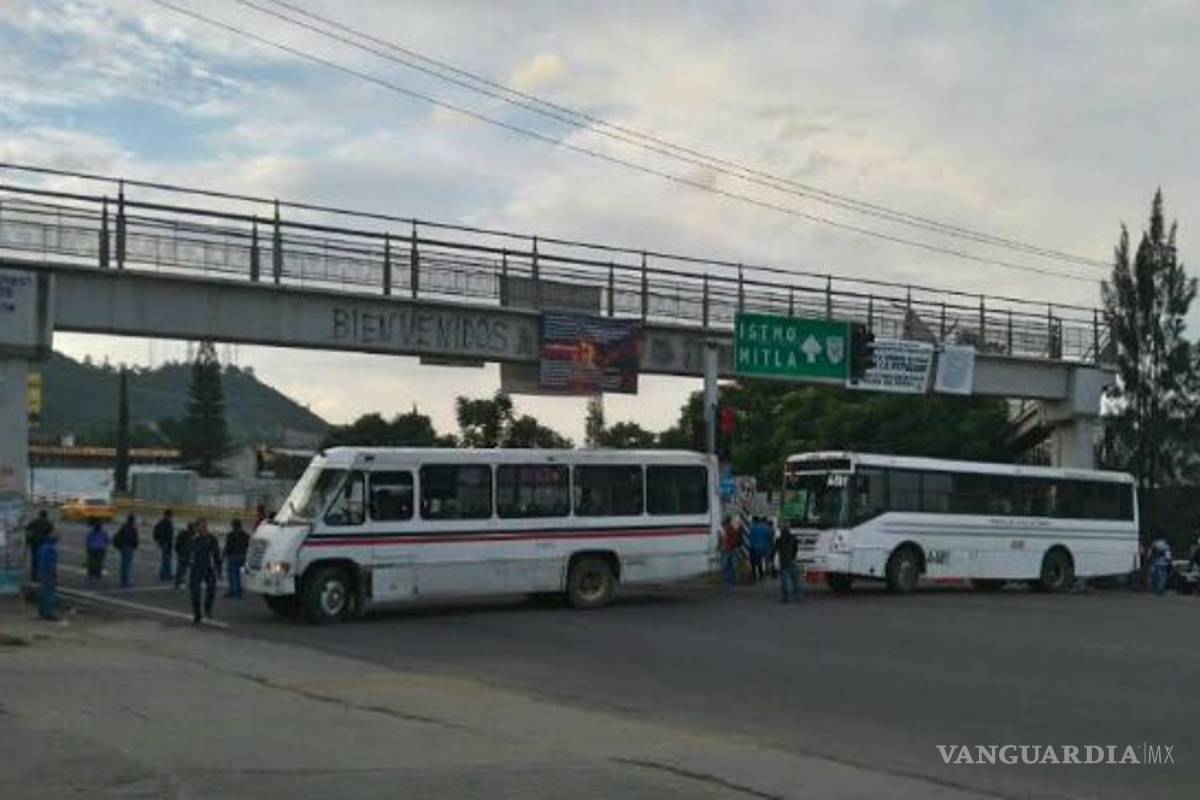 Sección 22 bloquea accesos a la Guelaguetza en Cerro del Fortín; granaderos vigilan