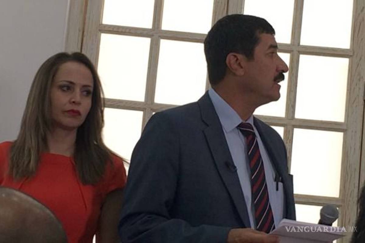 Javier Corral pide a PGR extraditar a César Duarte, entrega carpetas de investigación