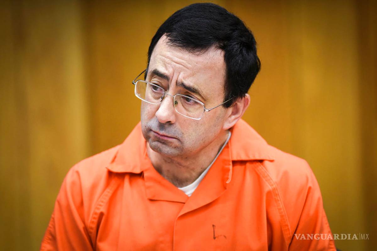 Demanda dice que Larry Nassar violó y embarazó a una atleta de Michigan