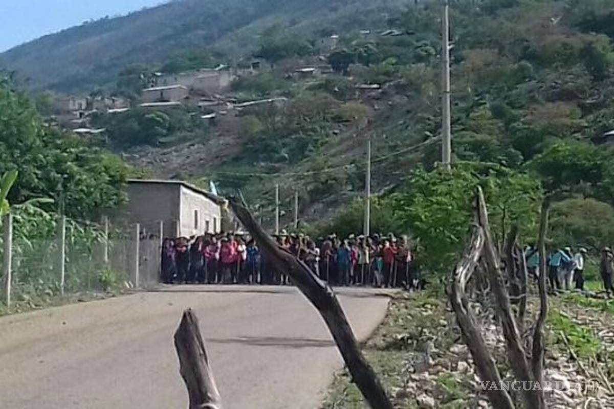 Pobladores de Zitlala se enfrentan con militares; hay 20 heridos