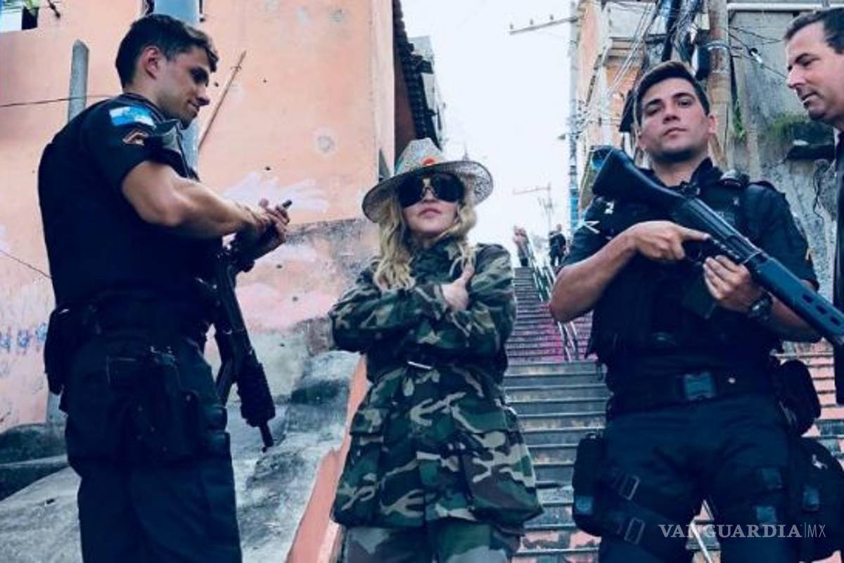 Madonna visita favela de Río dos días después de muerte de turista española