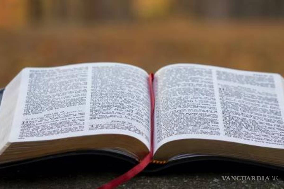 Edición de la Biblia con lenguaje inclusivo causa polémica
