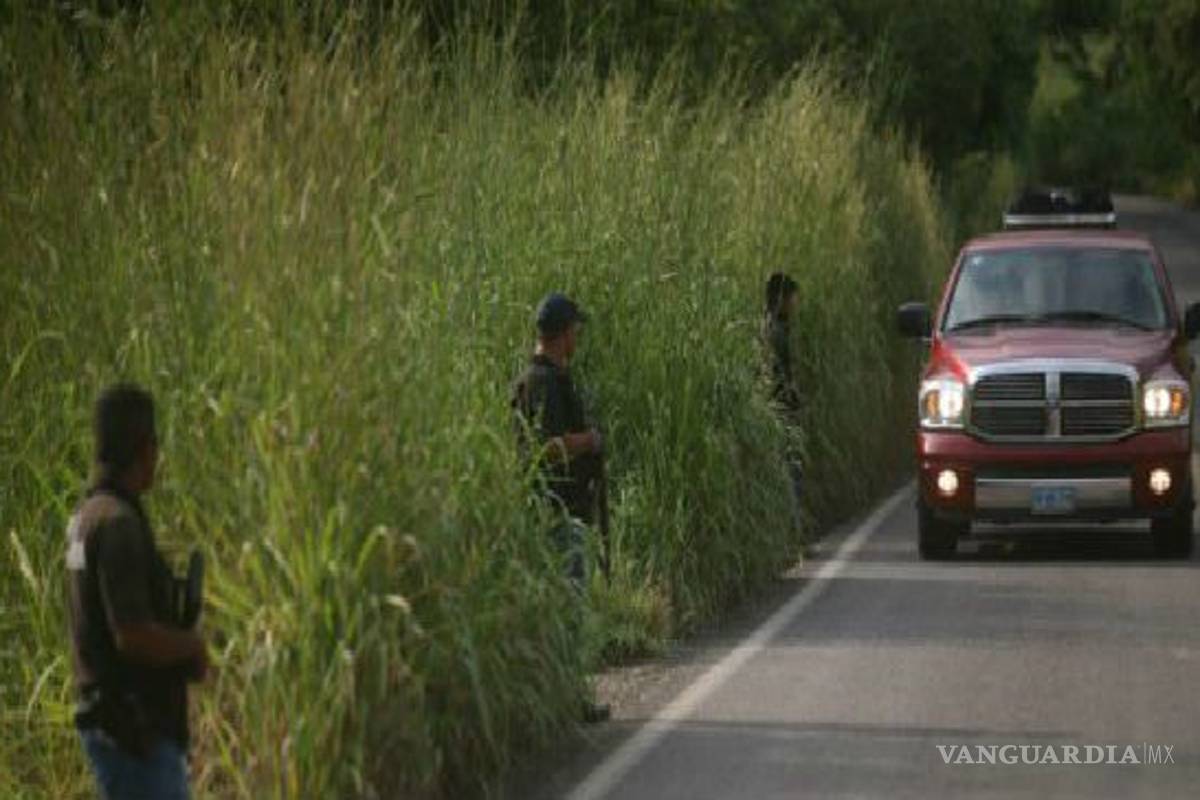 Denuncian desaparición de 5 policías comunitarios en Michoacán