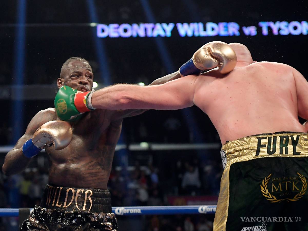 $!Increíble KO de Deontay Wilder para vencer a Tyson Fury en una emocionante batalla de pesos pesados