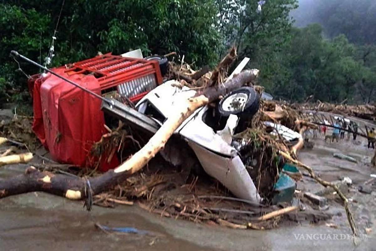 Lluvias sepultan escuelas y dejan 17 desaparecidos en Hidalgo; hay maestros atrapados