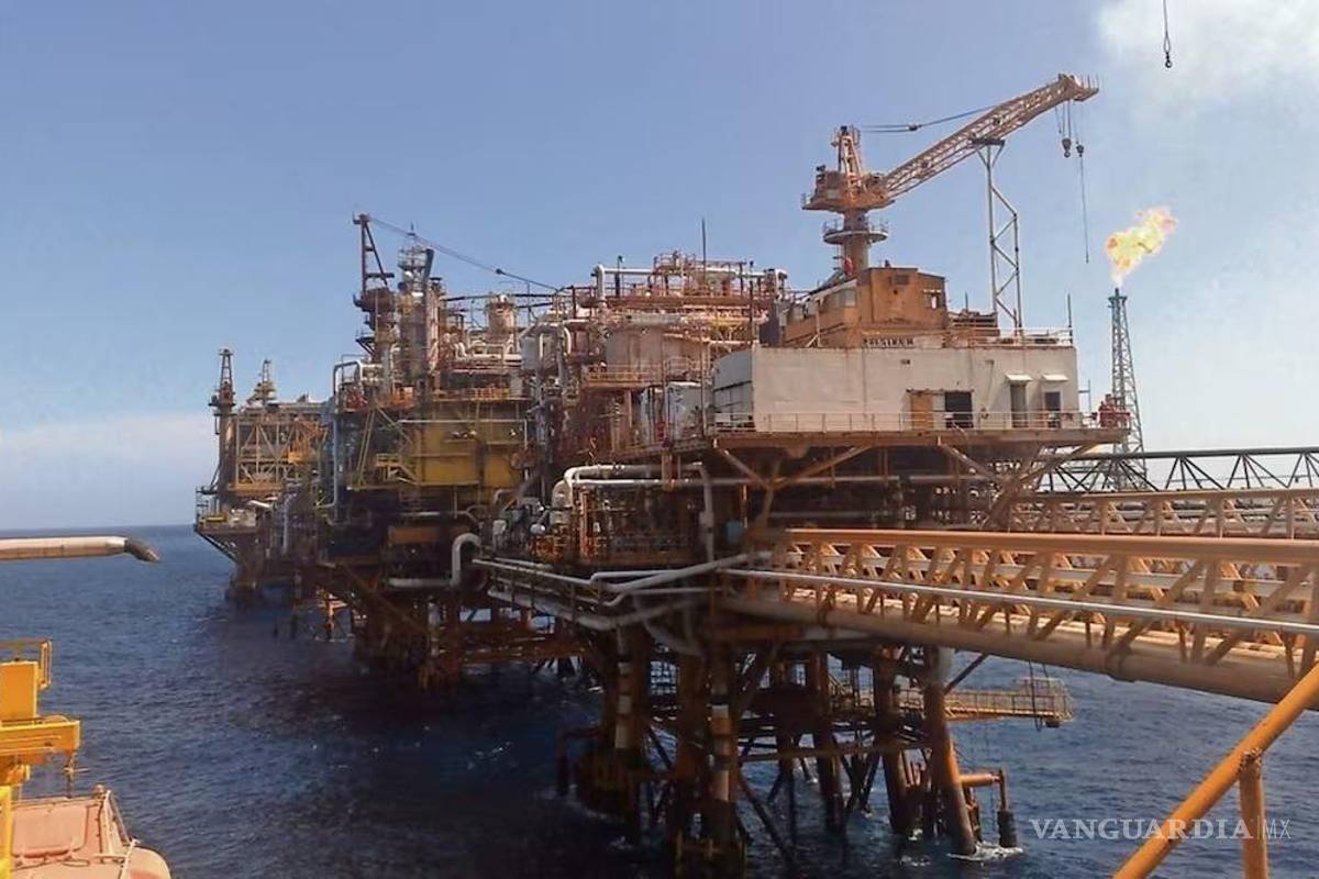 Pemex debe 430 mil millones; navieras advierten punto crítico en servicios