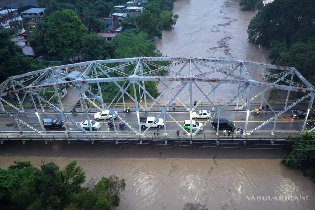 Lluvias azotan la Huasteca y el Ejército entra en acción para rescatar a familias afectadas