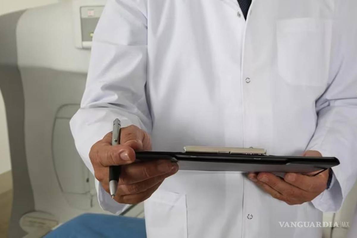 PT exige al Congreso proteger a médicos residentes de abusos, estrés y sueldos precarios