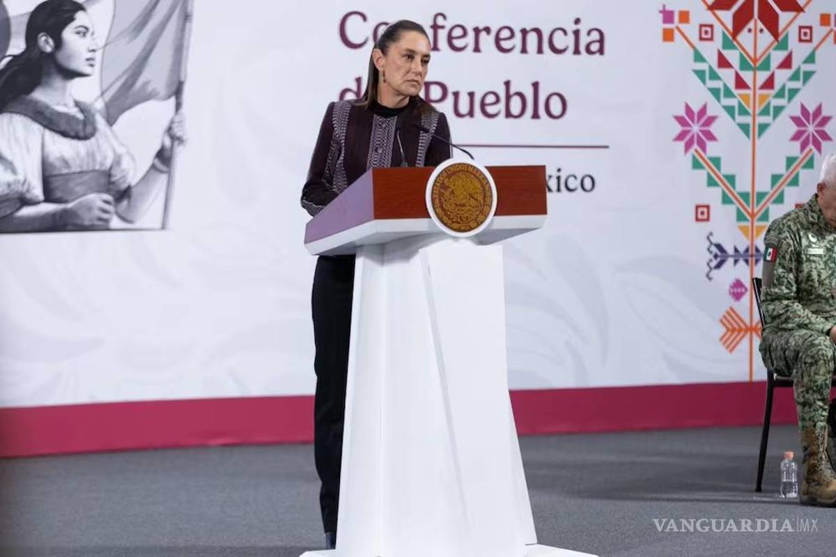 Sheinbaum exhibe a opositores que critican la pensión... y se forman para recibirla