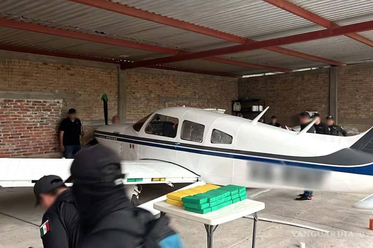 Golpe al narco en Chiapas: FGR decomisa avioneta con más de 200 paquetes de cocaína