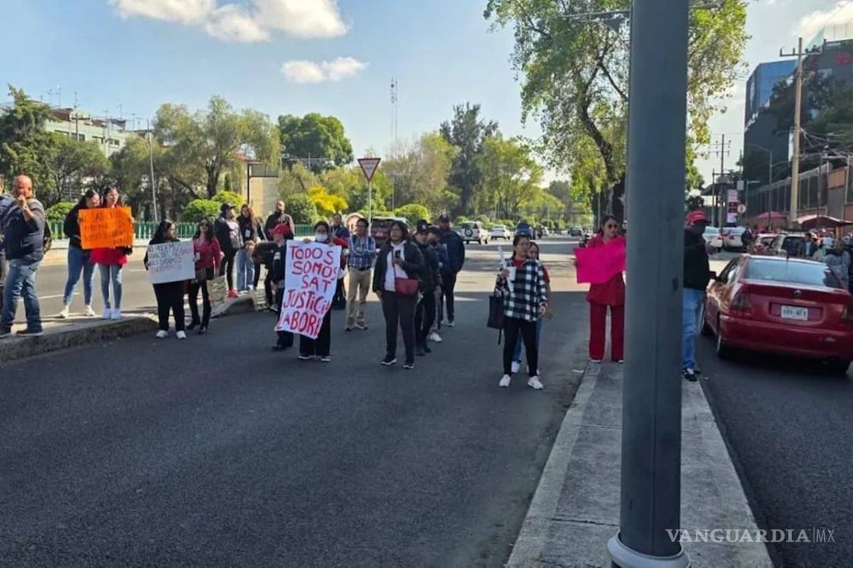 Empleados del SAT realizan bloqueos por segundo día consecutivo; exigen mejoras salariales y laborales