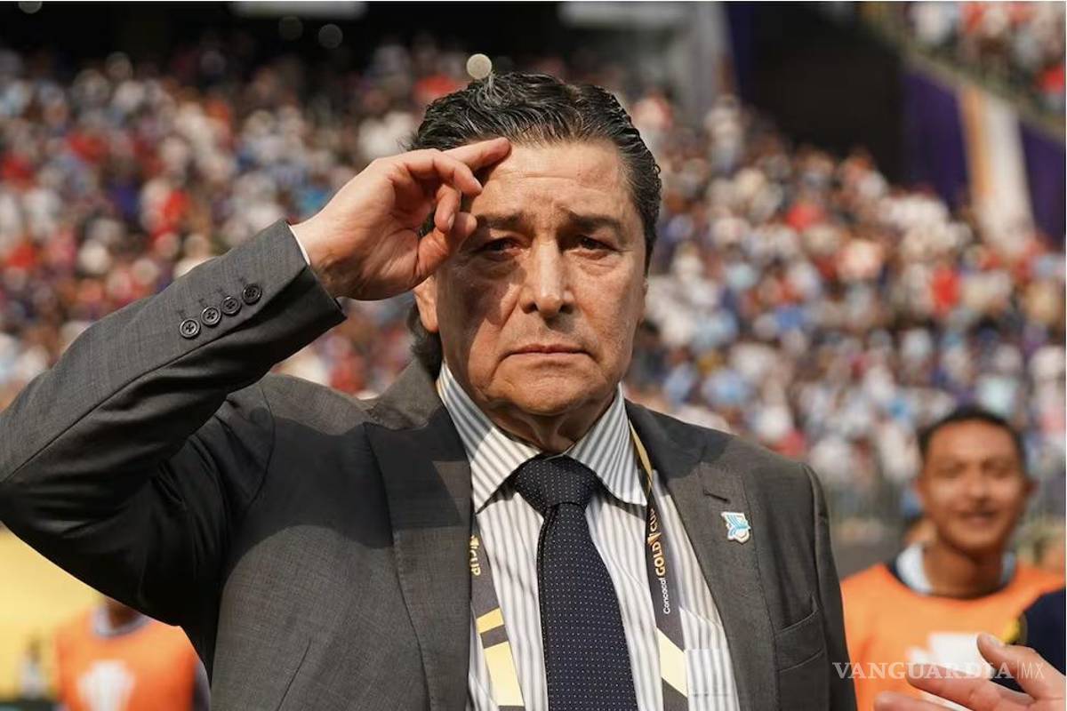 Tena, encaminado a ser leyenda como director técnico de Guatemala, si clasifica al Mundial