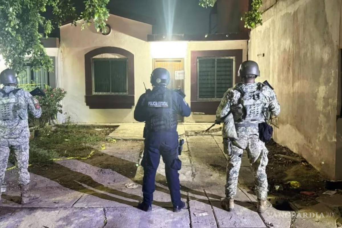 Aseguran arsenal y metanfetamina tras cateo en inmueble en Sinaloa