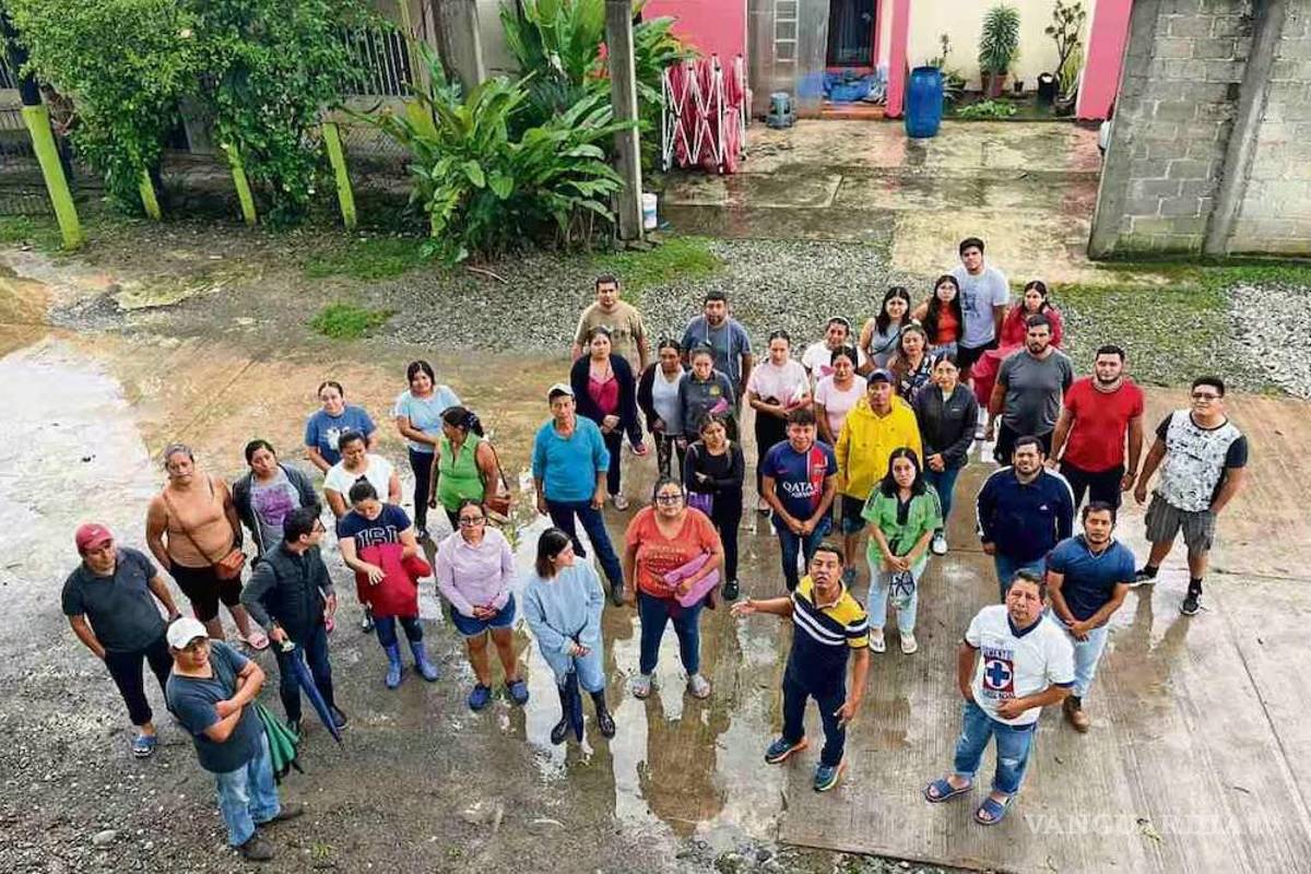 Rescatan a 20 maestros atrapados por deslaves en la Huasteca veracruzana